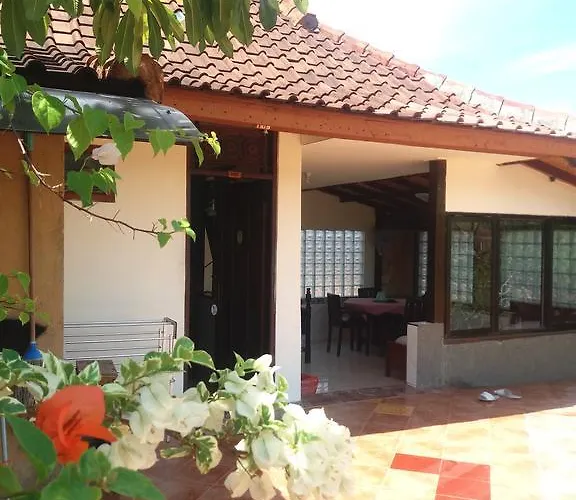 Affittacamere Kembar Padangbai (Bali)